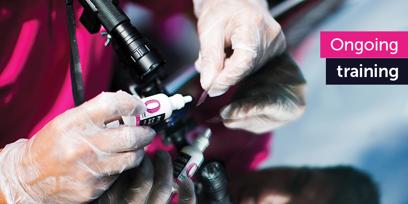 optic-kleer franchisee making windscreen repairs