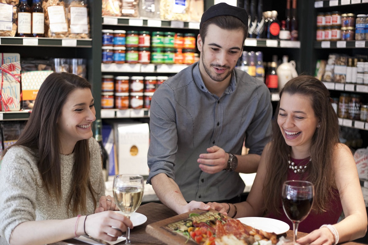 diners in carluccios