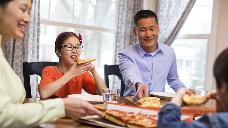 family eating little caesars pizza