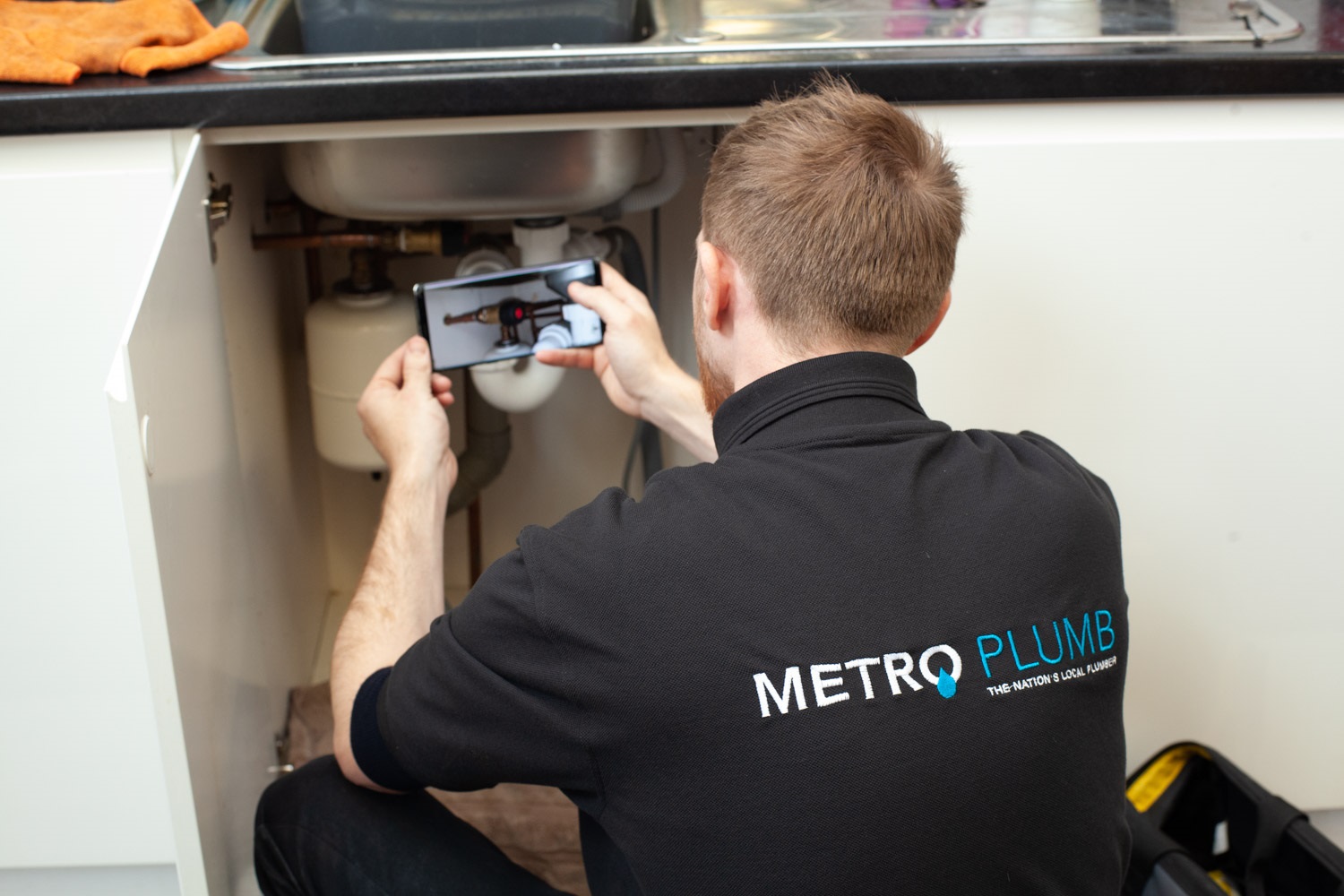 metro plumb franchisee fixing sink