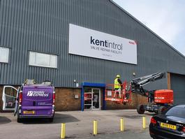 largesigns-express-huddersfield.jpg